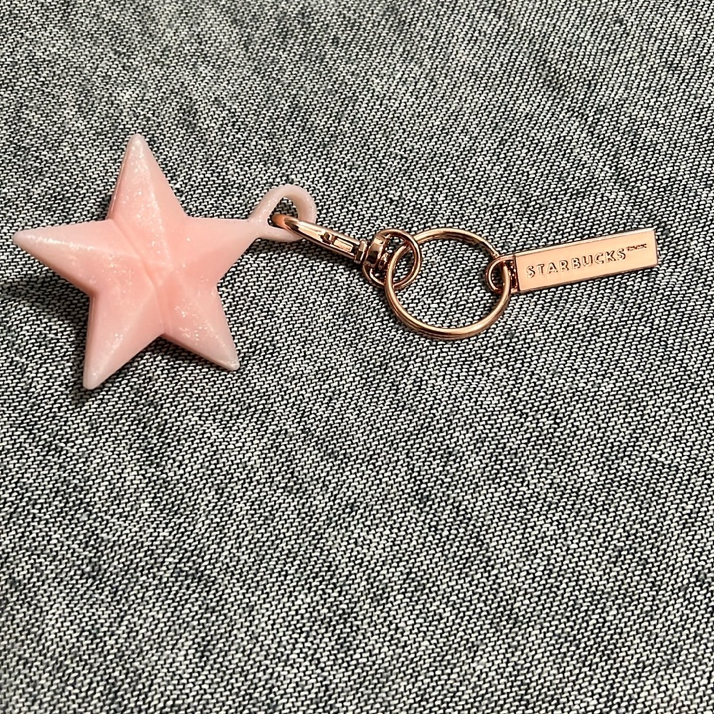 Starbucks reusable drink-stopper key chain, pink star